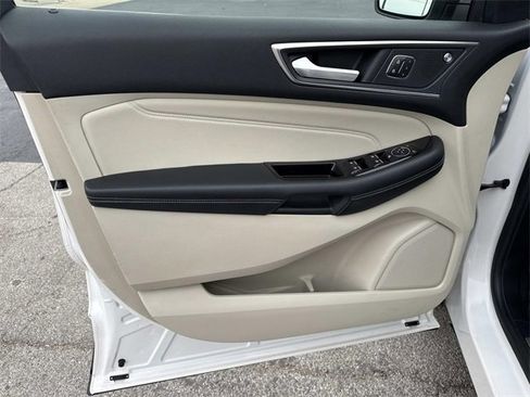 Used 2019 Ford Edge Titanium w/ Equipment Group 301A image 9