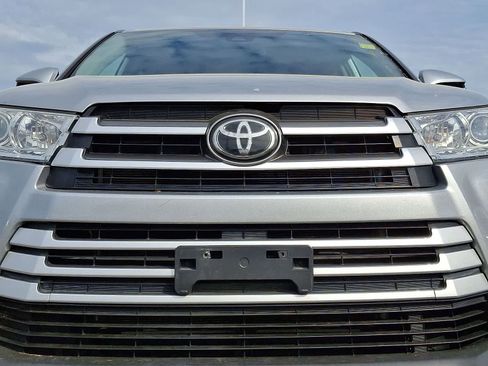 Used 2019 Toyota Highlander LE AWD/4WD image 33