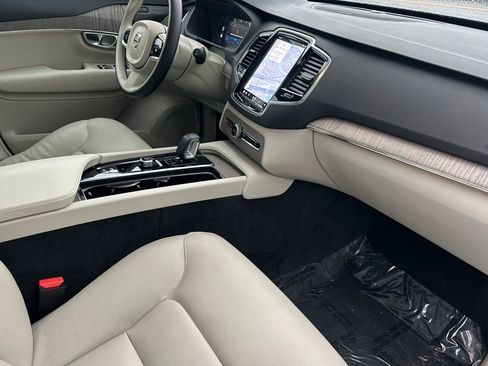Used 2023 Volvo XC90 B6 Plus image 19