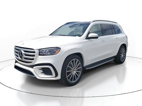 New 2026 Mercedes-Benz GLS 580 4MATIC image 2