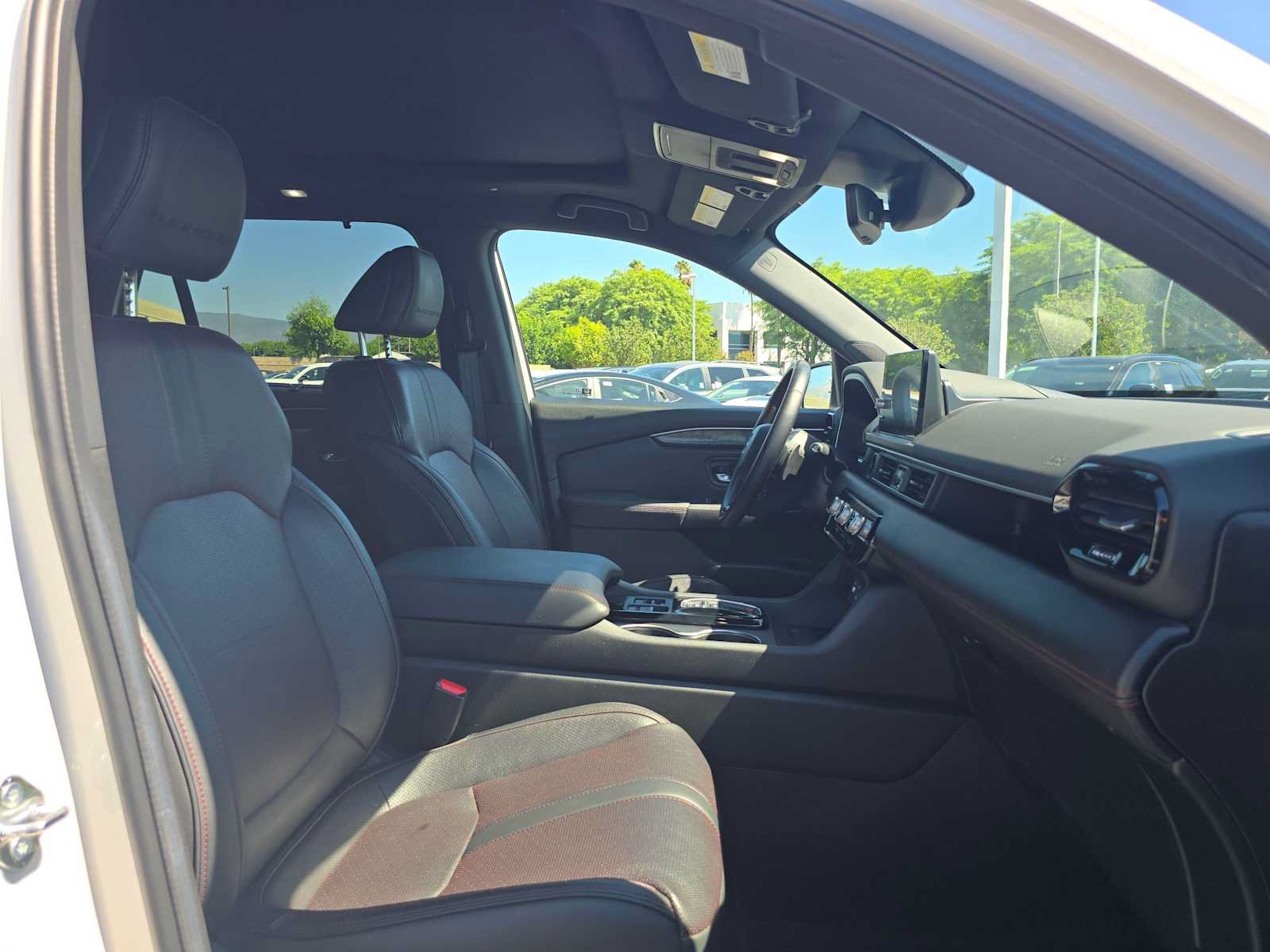 Used 2025 Honda Pilot Black Edition image 10