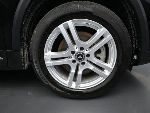 Used 2023 Mercedes-Benz GLA 250 4MATIC w/ Premium Package image 2