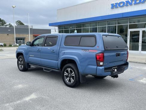 Used 2019 Toyota Tacoma TRD Sport AWD/4WD image 4