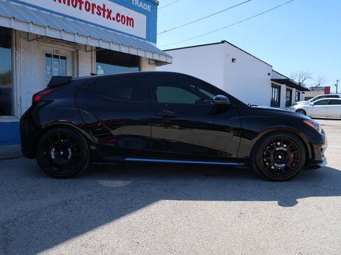 Used 2020 Hyundai Veloster N w/ Performance Package image 4