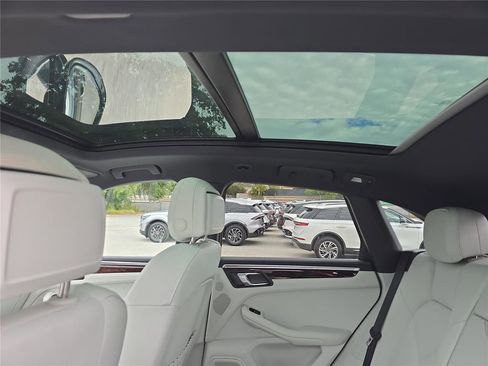 Used 2023 Porsche Macan S image 24