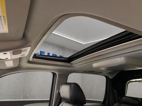 Used 2013 Chevrolet Avalanche LTZ image 9