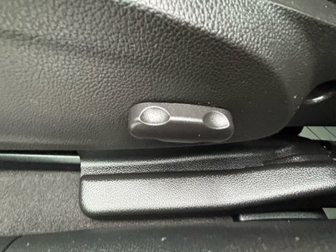 Used 2018 Chevrolet Sonic LT w/ Convenience Package image 11