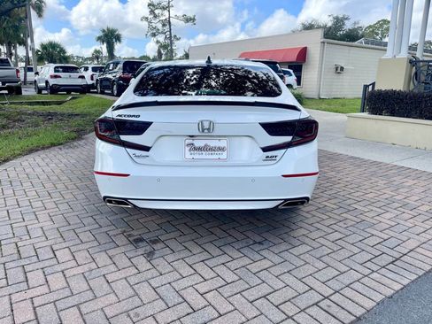 Used 2018 Honda Accord Touring image 3