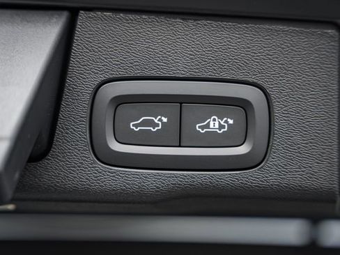 New 2026 Volvo XC60 B5 Plus w/ Protection Package Premier image 11