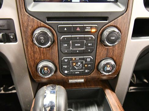 Used 2014 Ford F150 Lariat w/ Equipment Group 502A Luxury AWD/4WD image 26