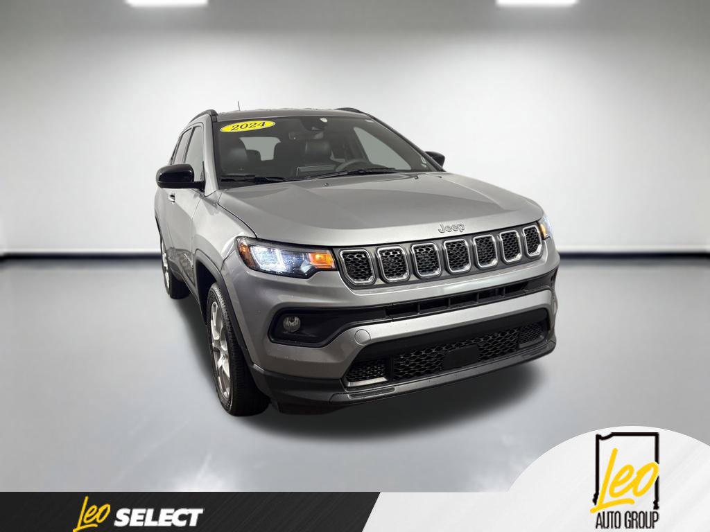Used 2024 Jeep Compass Latitude AWD/4WD image 7
