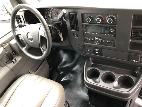 Used 2016 GMC Savana 3500 image 25