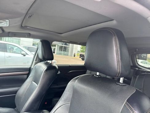 Used 2016 Toyota Highlander Limited AWD/4WD image 27