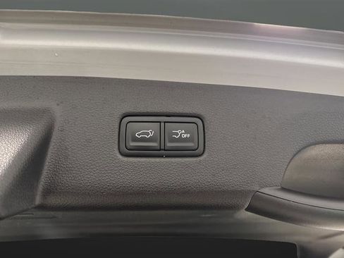 Used 2024 Kia Carnival SX Prestige FWD image 16