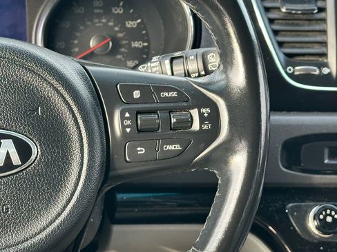 Used 2017 Kia Sedona LX w/ LX Essentials Premium Package image 21