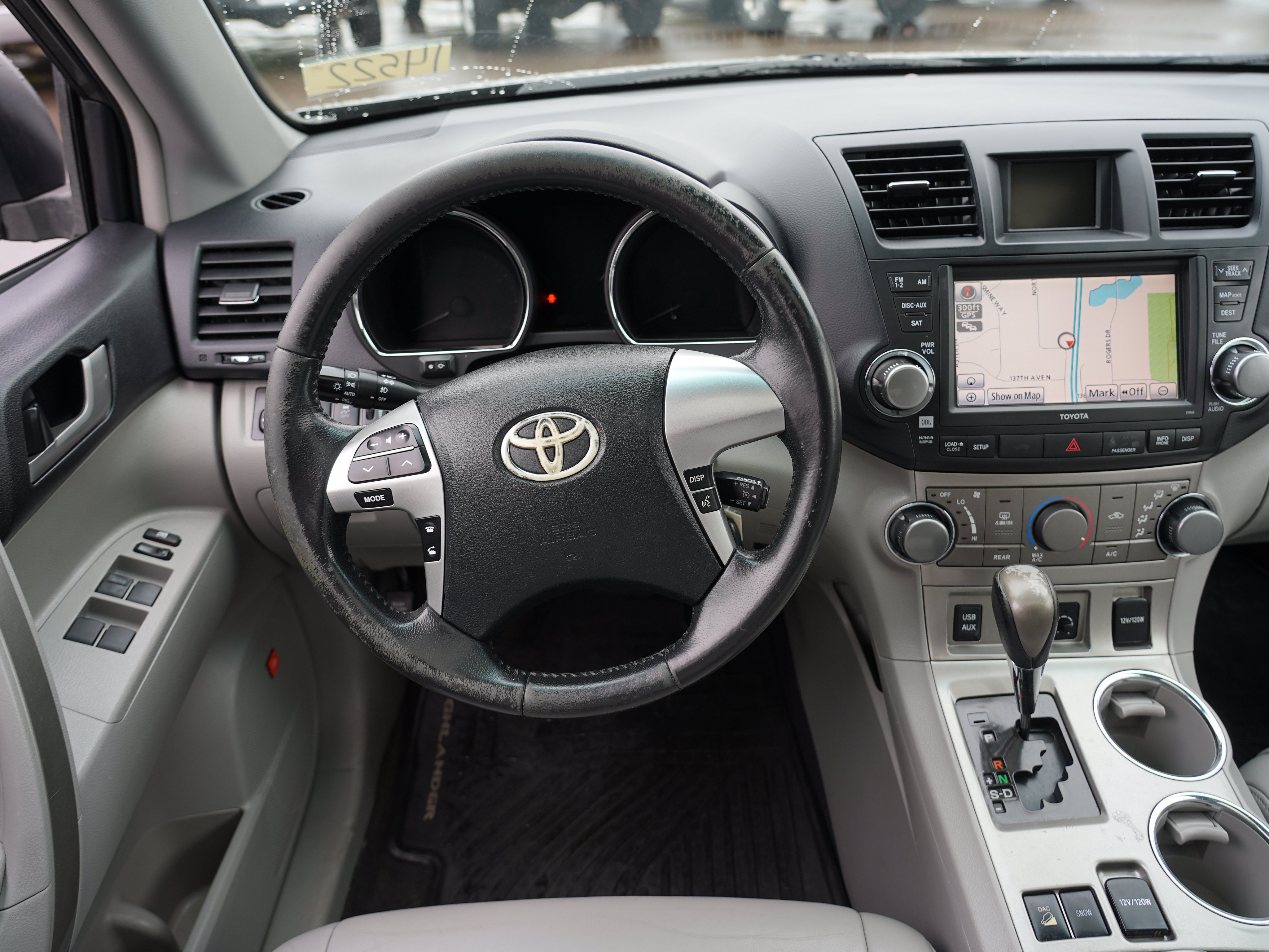 Used 2012 Toyota Highlander SE w/ Tow Pkg AWD/4WD image 19
