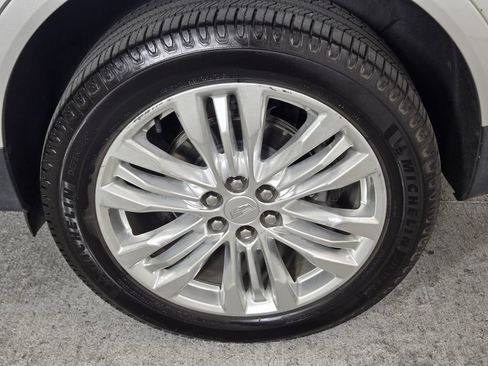 Used 2019 Cadillac XT5 Premium Luxury AWD/4WD image 10