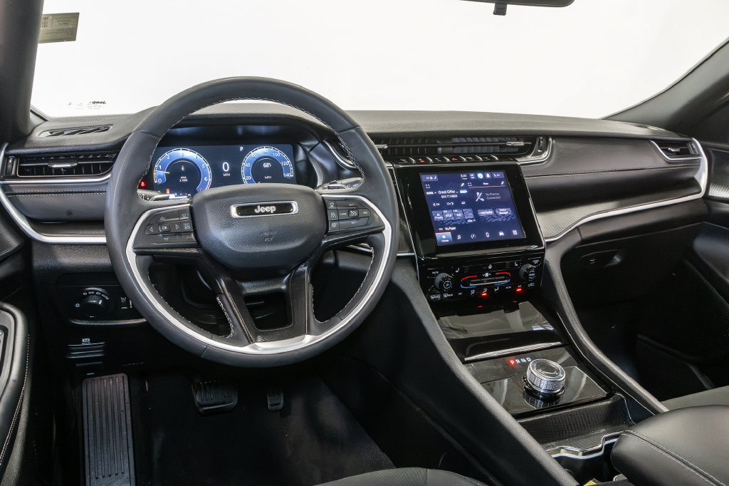 Certified 2025 Jeep Grand Cherokee L Laredo w/ Luxury Tech Group I AWD/4WD image 6
