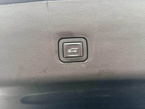 Used 2023 Chevrolet Traverse Premier w/ Redline Edition image 15