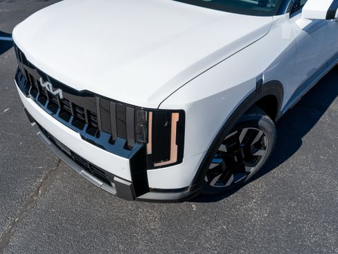 New 2027 Kia Telluride S image 2