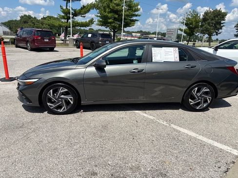 Used 2024 Hyundai Elantra Limited FWD image 17