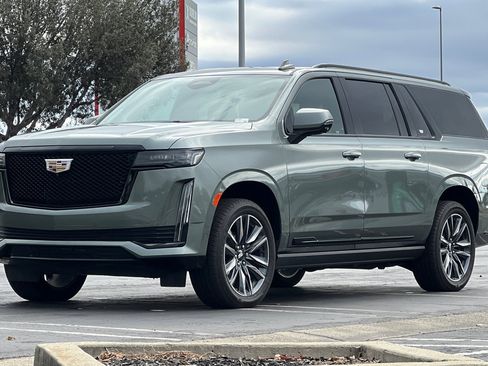 Used 2023 Cadillac Escalade ESV Sport w/ Touring Package image 8