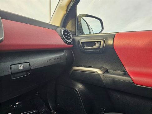 Used 2018 Toyota Tacoma SR5 image 27