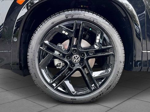 New 2026 Volkswagen Tiguan SE R-Line image 11