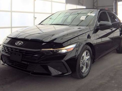 Used 2025 Hyundai Elantra SE FWD image 1