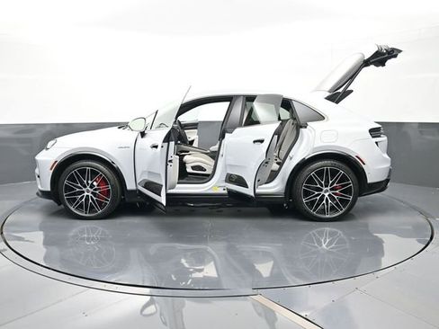 New 2025 Porsche Macan Turbo Electric image 35