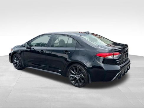 Certified 2026 Toyota Corolla SE w/ SE Premium Package AWD/4WD image 4