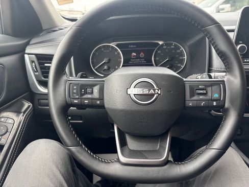 Used 2025 Nissan Rogue SV AWD/4WD image 13