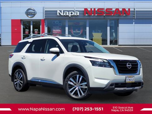 Certified 2025 Nissan Pathfinder Platinum AWD/4WD image 1