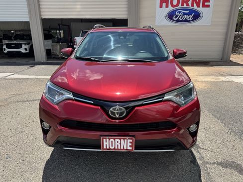 Used 2018 Toyota RAV4 XLE AWD/4WD image 2
