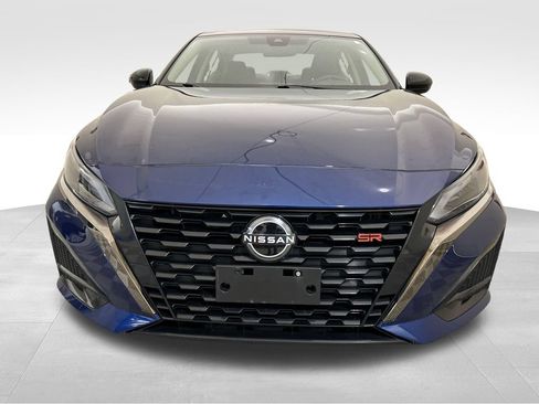 Used 2024 Nissan Altima 2.5 SR FWD image 9