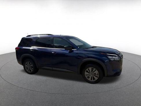 Used 2026 Nissan Pathfinder SV FWD image 2