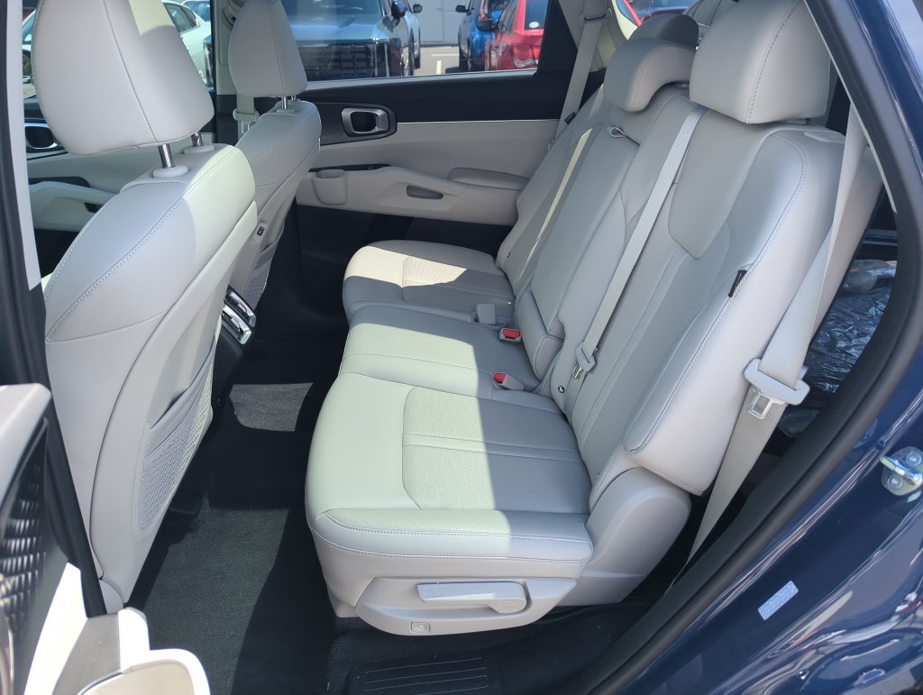 Used 2025 Kia Sorento S w/ Panoramic Sunroof Package FWD image 29