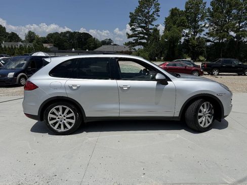 Used 2013 Porsche Cayenne S AWD/4WD image 9