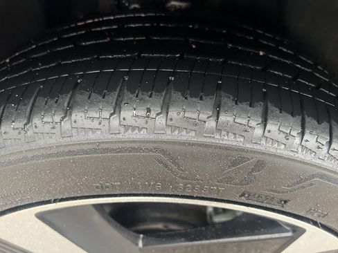 Certified 2025 Nissan Kicks SR image 40