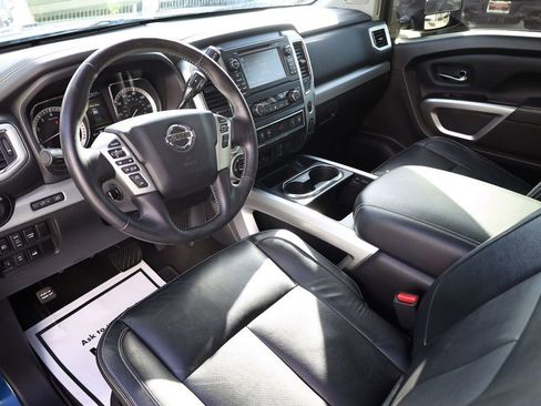 Used 2018 Nissan Titan PRO-4X w/ Pro-4x Convenience Package AWD/4WD image 12