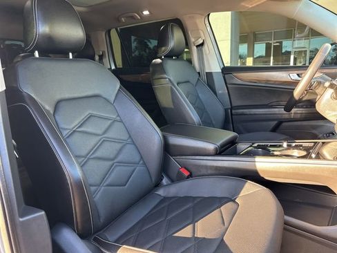 Used 2024 Volkswagen Atlas SE image 47