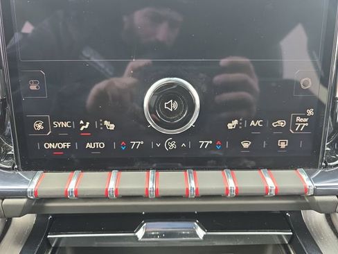 Used 2025 GMC Yukon XL AT4 Ultimate image 25