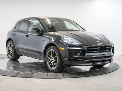 Certified 2023 Porsche Macan AWD/4WD image 7