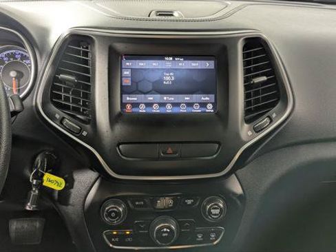 Used 2020 Jeep Cherokee Latitude AWD/4WD image 23