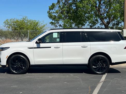 New 2026 Lincoln Navigator L Reserve AWD/4WD image 5