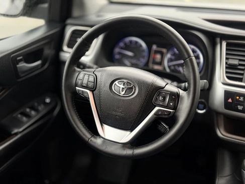 Used 2018 Toyota Highlander XLE AWD/4WD image 12