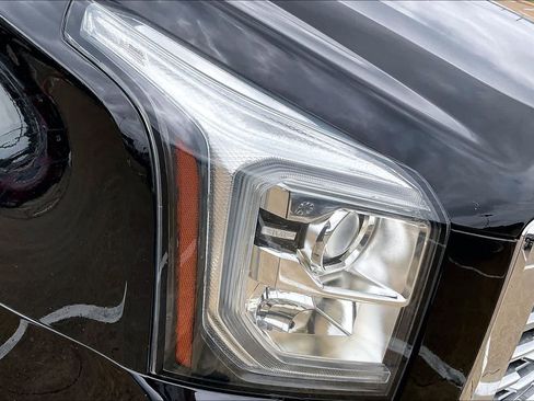 Used 2020 GMC Yukon Denali w/ Denali Premium Package RWD image 31