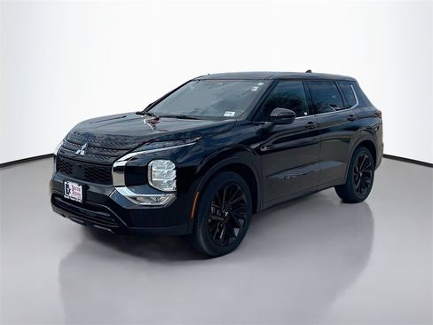 Used 2023 Mitsubishi Outlander SEL image 3