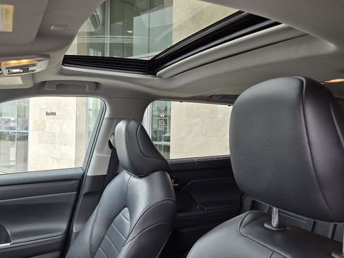 Used 2022 Toyota Highlander XLE image 7