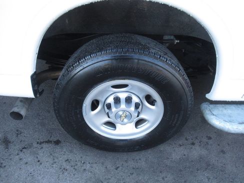 Used 2024 Chevrolet Express 2500 w/ Driver Convenience Package RWD image 8